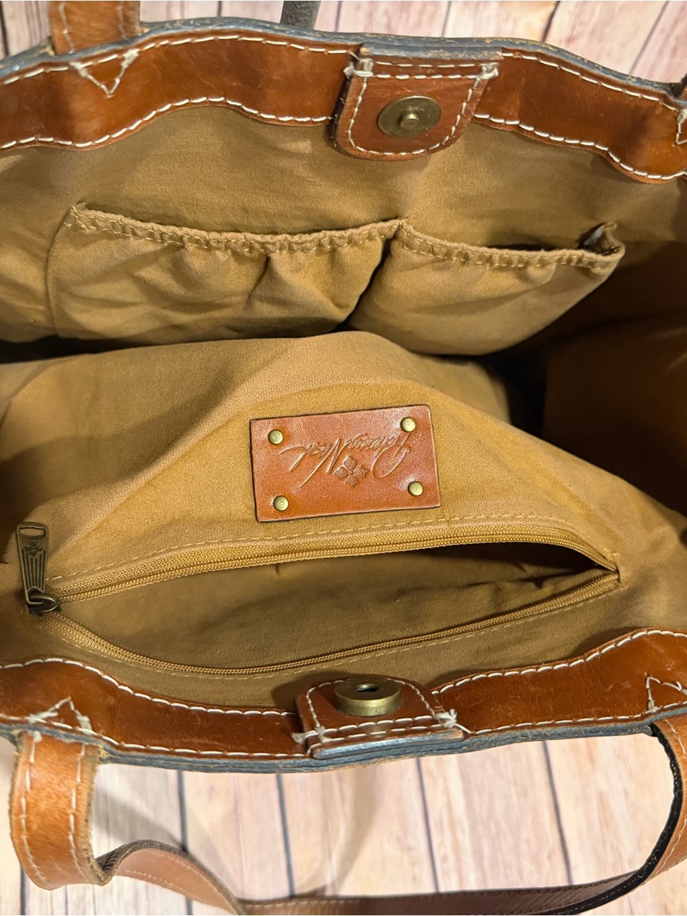 Patricia Nash - Classic Brown Leather Tote Bag - Picture 4 of 9